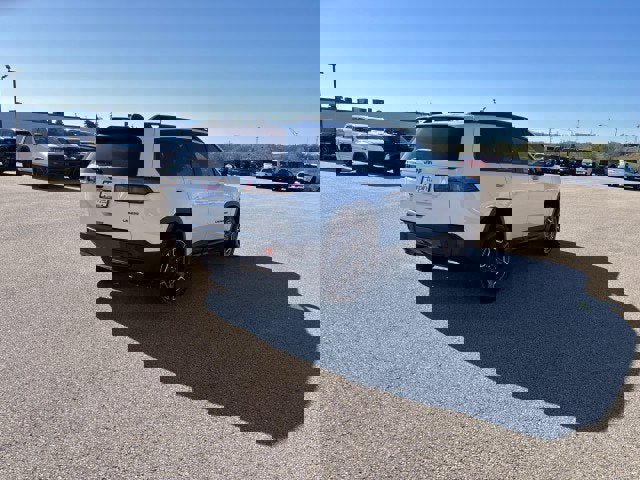 Used 2026 Jeep Cherokee Laredo AWD/4WD image 5