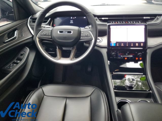 Used 2025 Jeep Grand Cherokee Limited RWD image 17