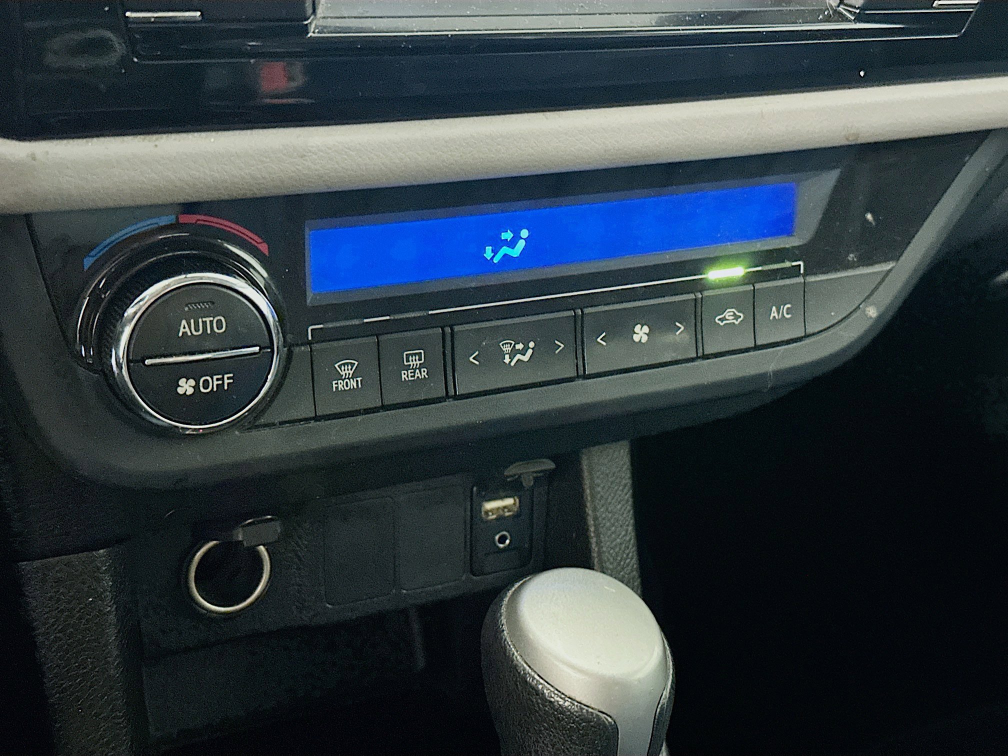 Used 2015 Toyota Corolla LE FWD image 23