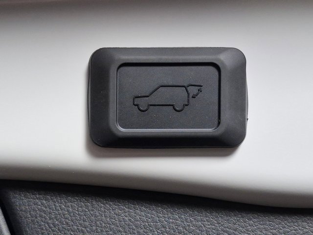 New 2025 Toyota RAV4 SE image 26