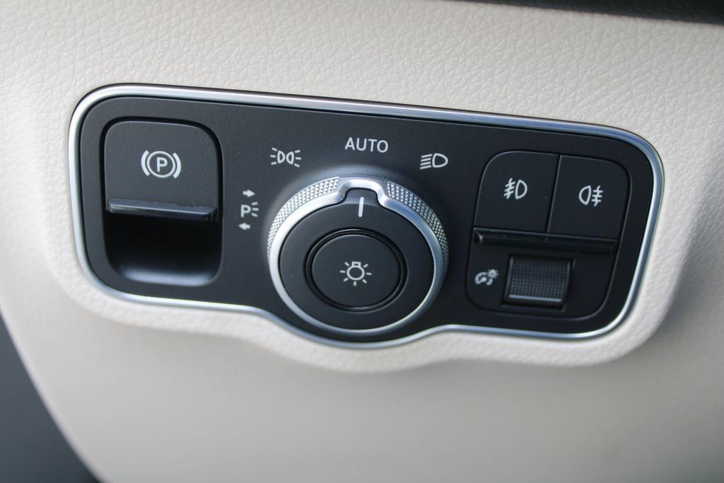 Used 2023 Mercedes-Benz GLB 250 image 25
