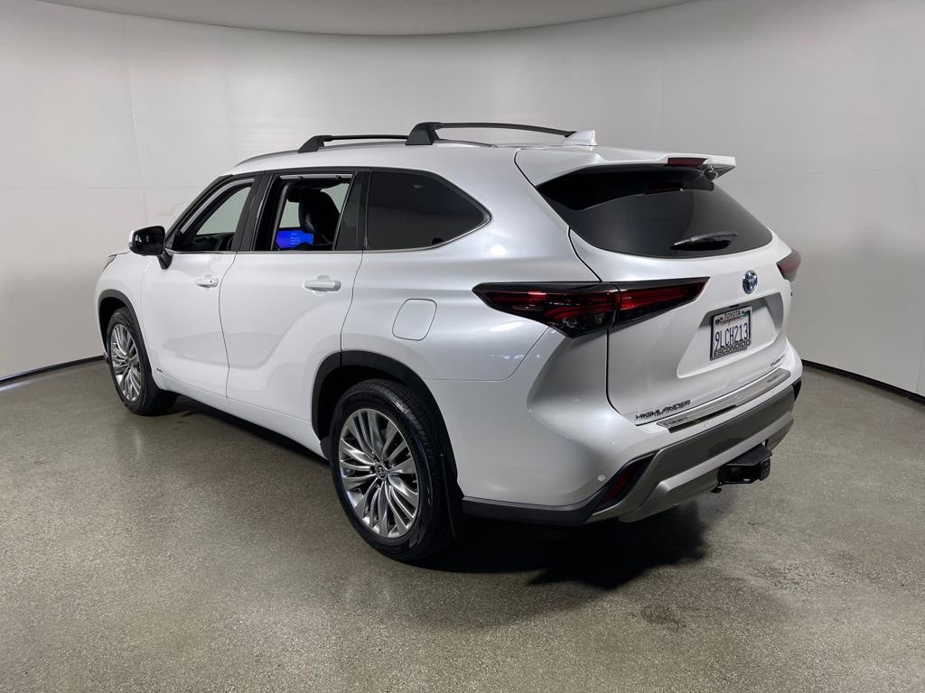 Used 2024 Toyota Highlander Platinum AWD/4WD image 5
