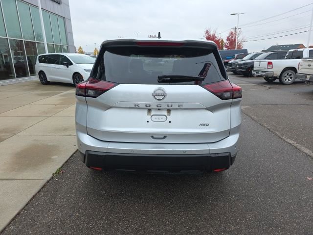 Used 2024 Nissan Rogue S image 6