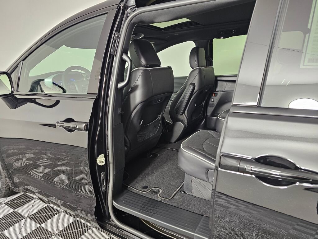 New 2026 Chrysler Pacifica Limited w/ S Appearance Package image 34