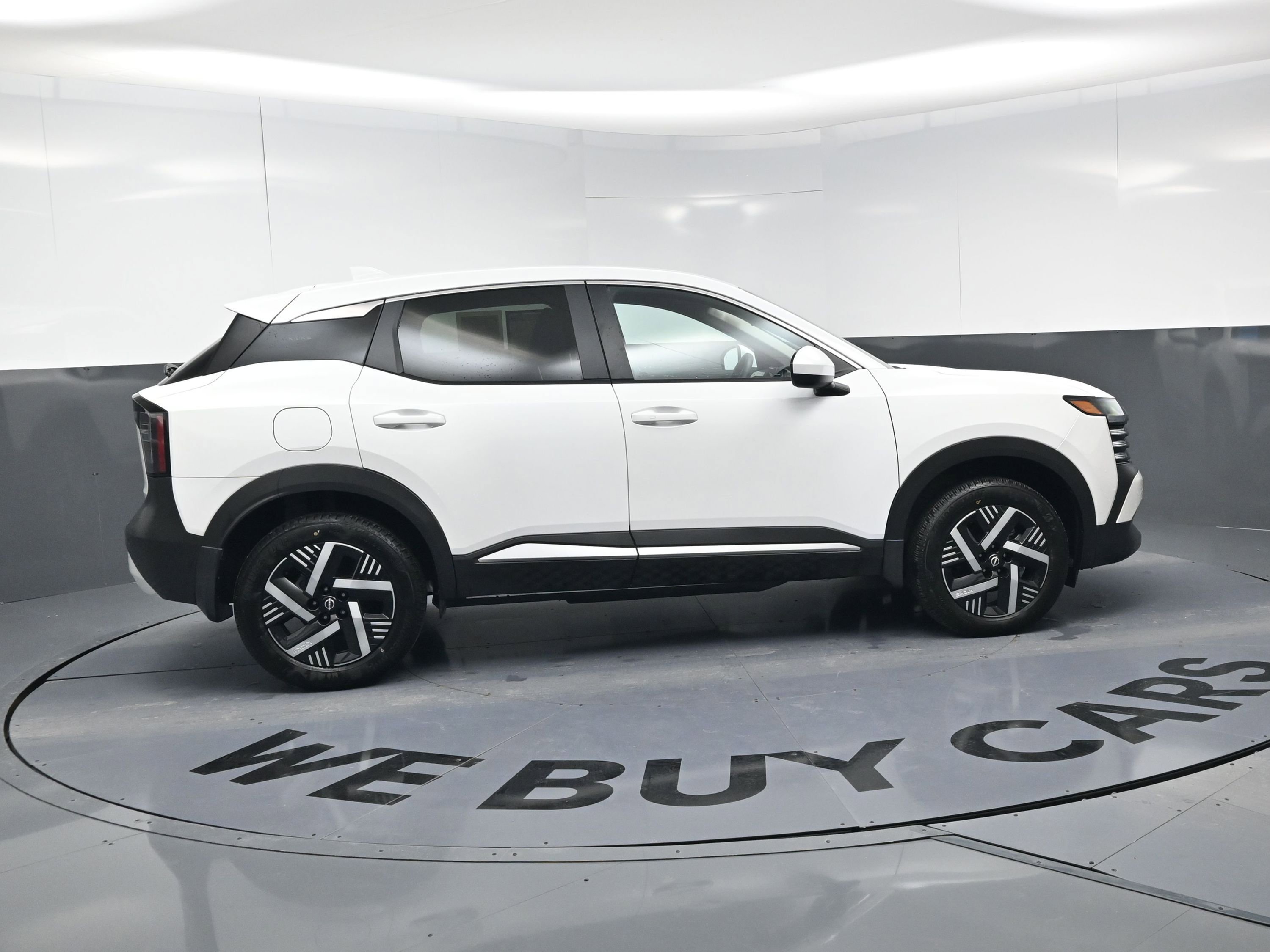 Used 2025 Nissan Kicks SV w/ Charging Package image 10