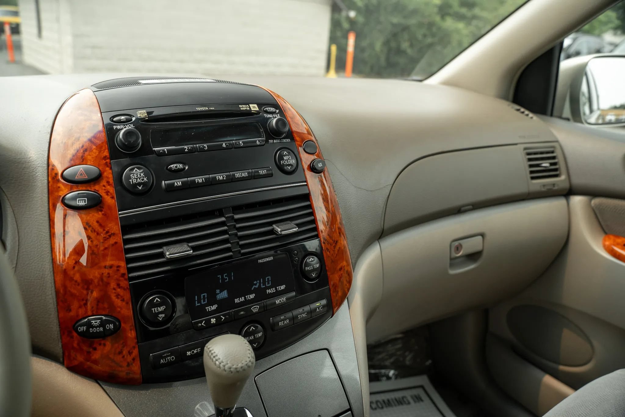 Used 2006 Toyota Sienna XLE Limited FWD image 19
