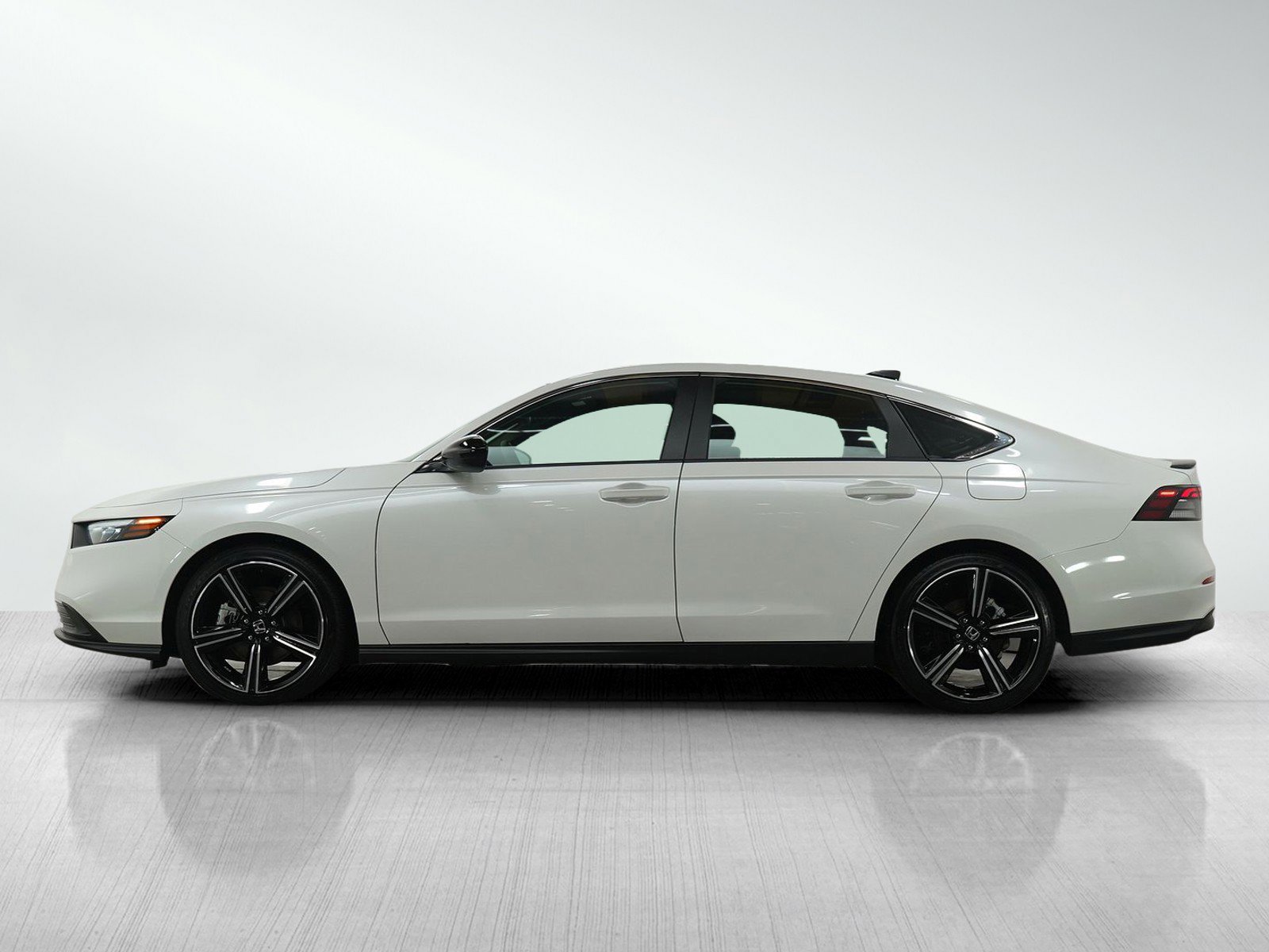 Used 2025 Honda Accord Sport image 2