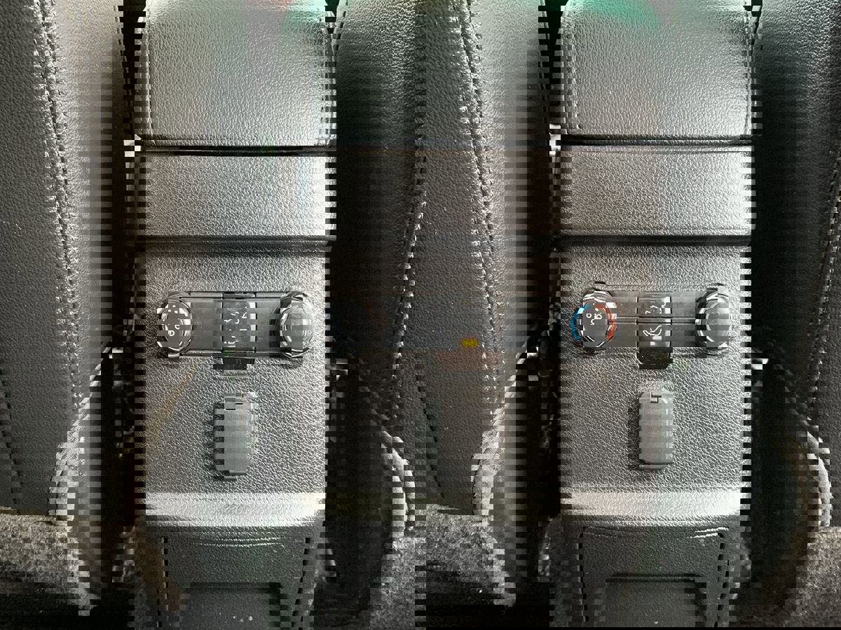 Used 2017 Ford Explorer XLT w/ Equipment Group 202A AWD/4WD image 34