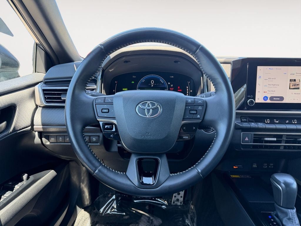 Used 2025 Toyota Camry SE FWD image 13