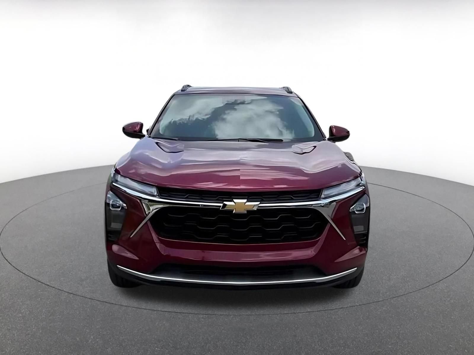 Used 2025 Chevrolet Trax LT w/ LT Convenience Package FWD image 4