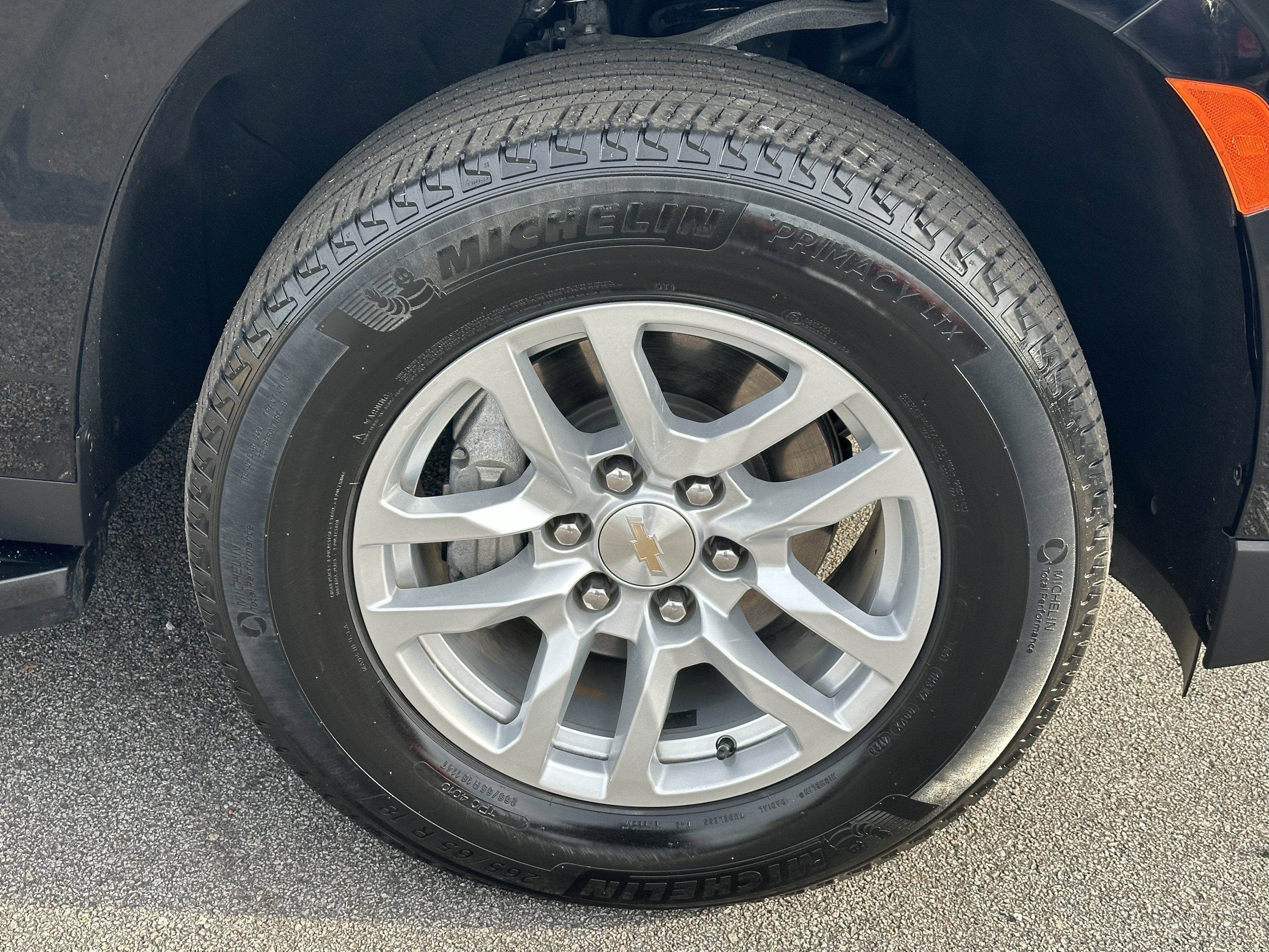 Used 2024 Chevrolet Suburban LT w/ Luxury Package image 16