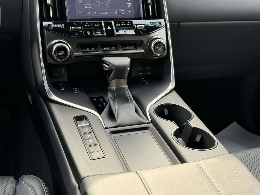 New 2025 Lexus LX 600 4WD w/ Luxury Package image 15