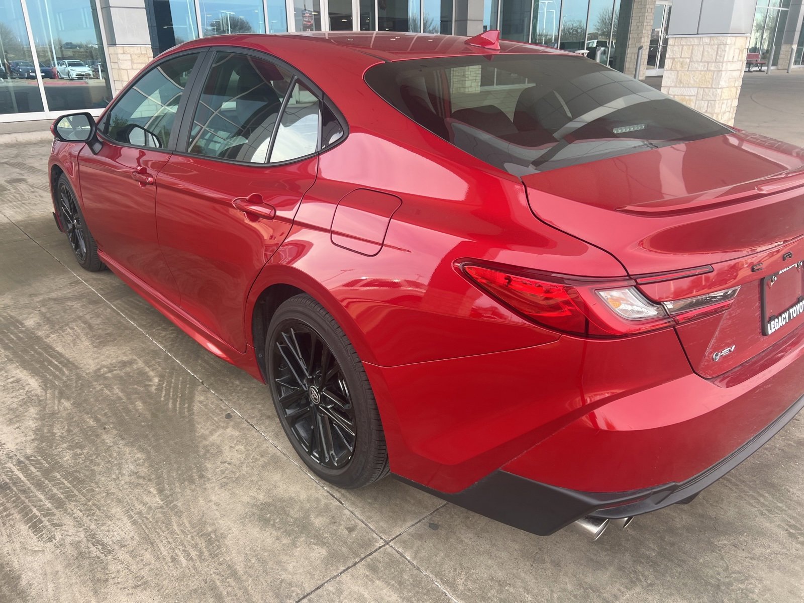 Used 2025 Toyota Camry SE image 17