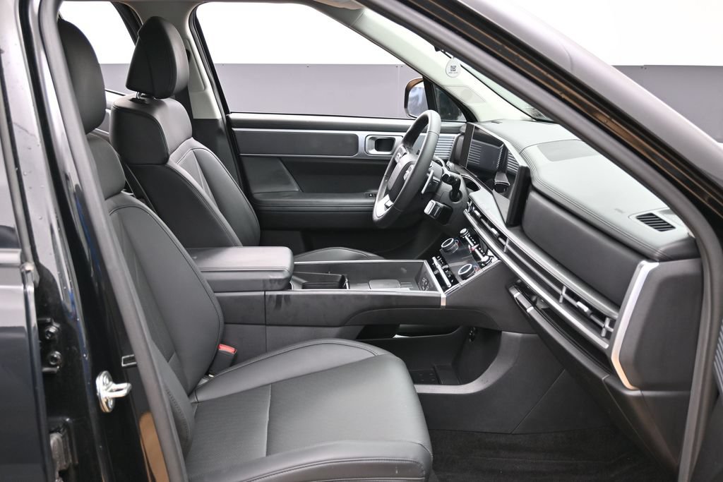 Used 2025 Hyundai Santa Fe SEL FWD image 16