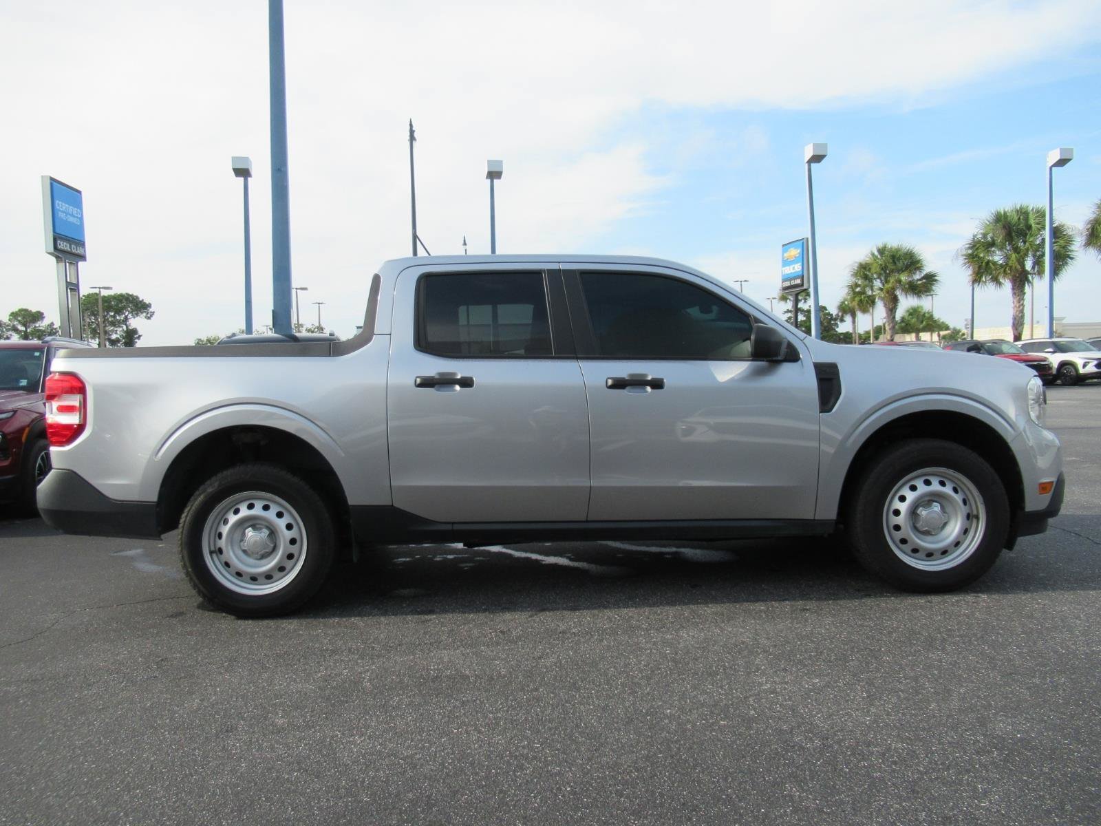 Used 2022 Ford Maverick XL FWD image 4