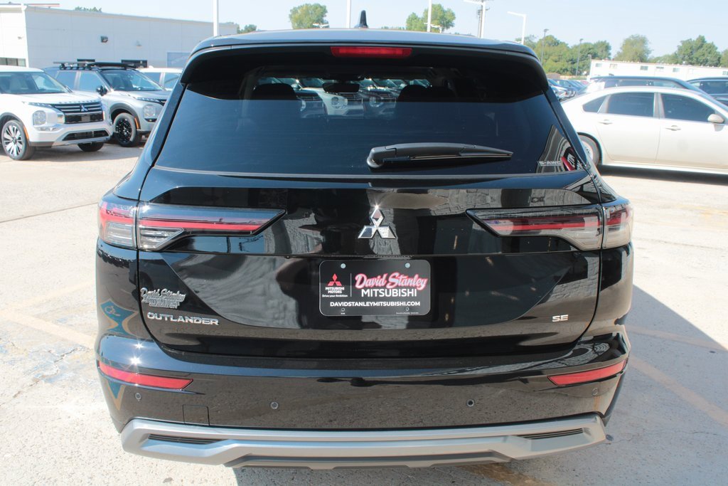 New 2025 Mitsubishi Outlander SE image 10