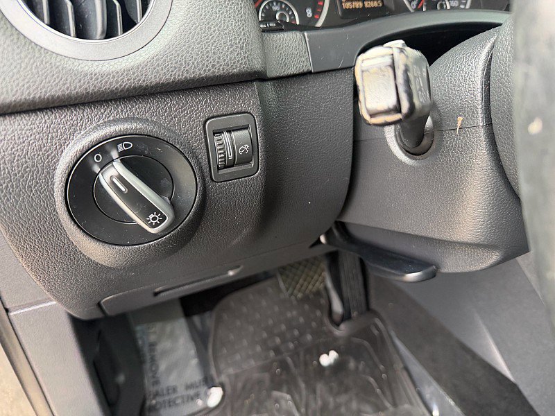 Used 2012 Volkswagen Tiguan SE image 11