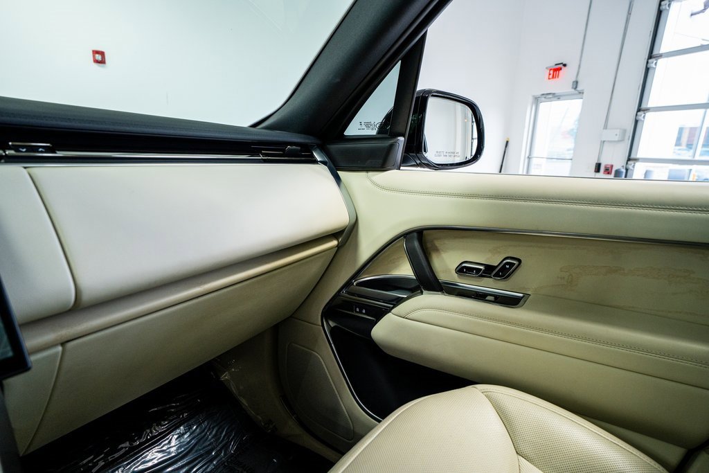 Used 2024 Land Rover Range Rover SE image 46