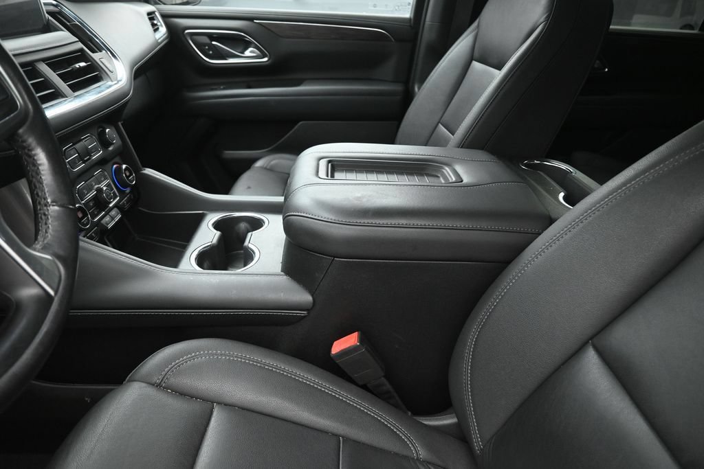 Used 2022 Chevrolet Suburban LT w/ Luxury Package RWD image 20