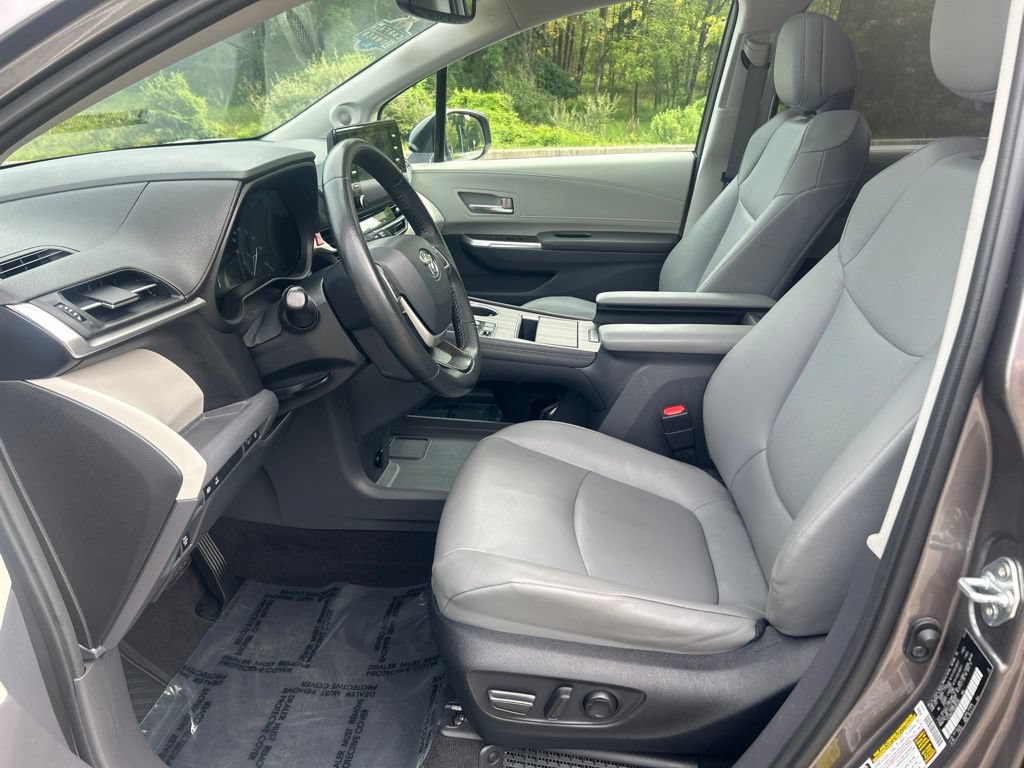 Certified 2022 Toyota Sienna XLE w/ XLE Plus Package FWD image 9