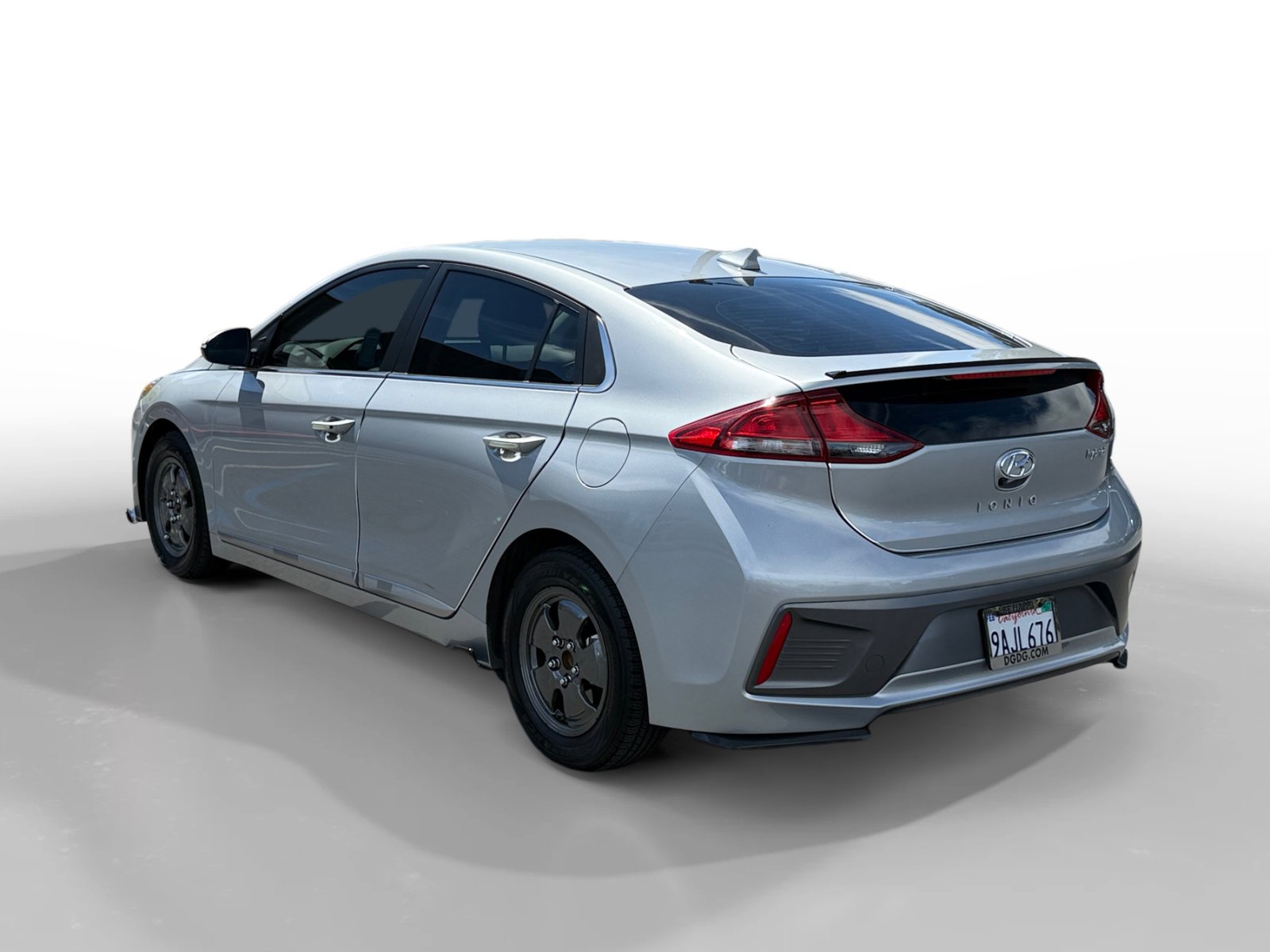 Certified 2022 Hyundai Ioniq SE FWD image 3