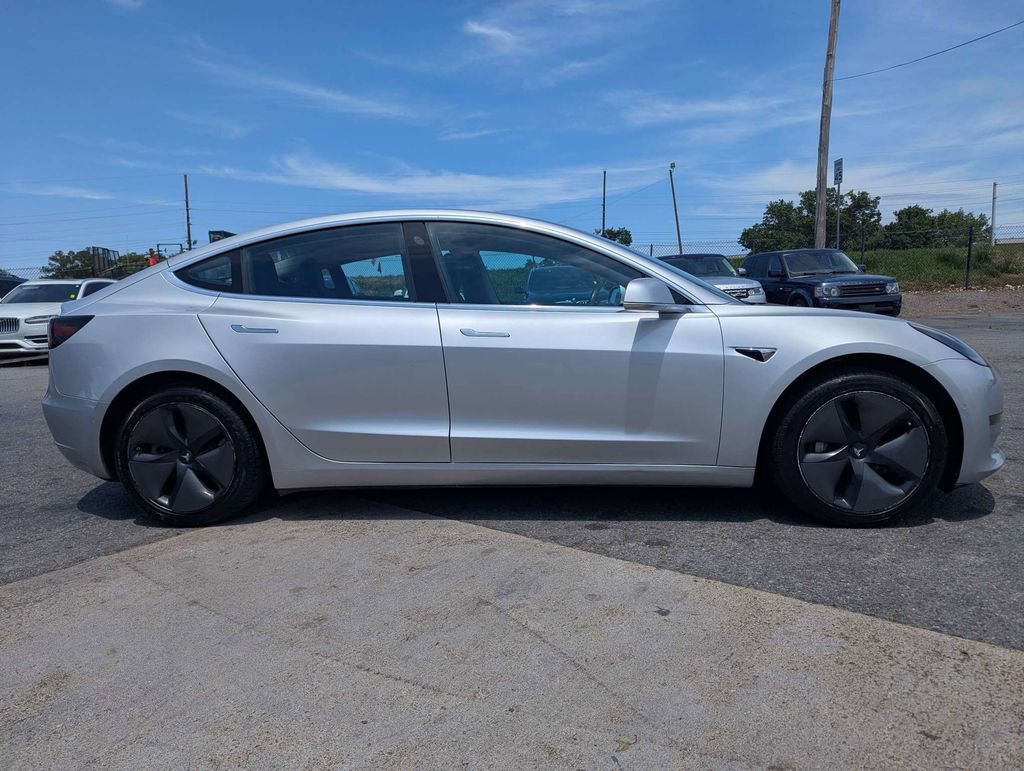 Used 2018 Tesla Model 3 Mid Range RWD image 4