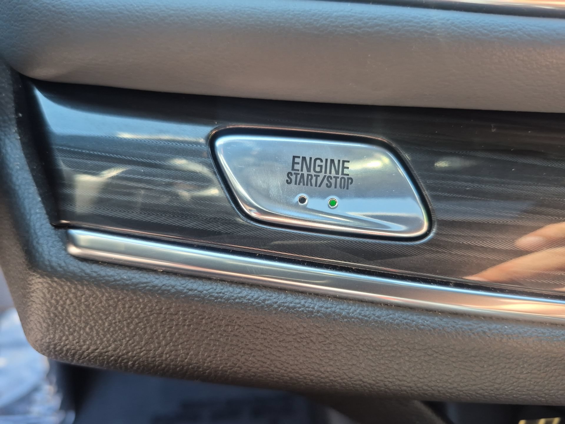 Used 2024 Buick Enclave Essence w/ Experience Buick Package AWD/4WD image 18