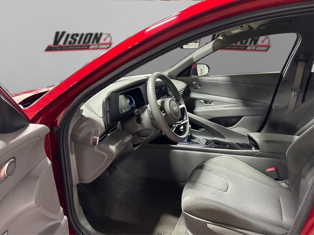 Certified 2025 Hyundai Elantra SE image 9