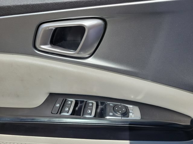 Used 2023 Kia Carnival LX FWD image 14