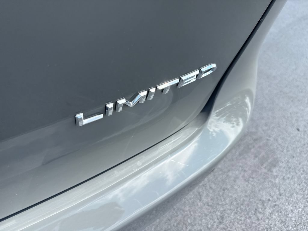 Used 2022 Chrysler Pacifica Limited FWD image 42