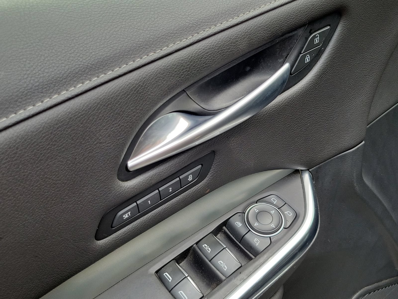 Used 2020 Cadillac XT4 Premium Luxury w/ Cold Weather Package FWD image 8