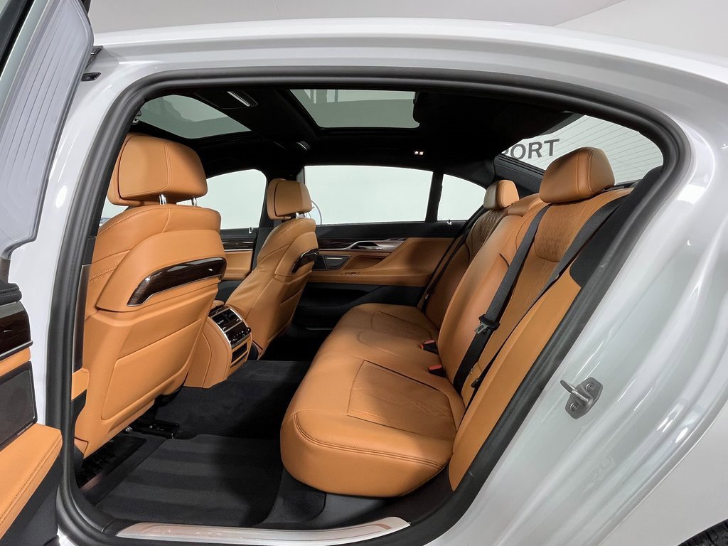 Certified 2022 BMW 750i xDrive w/ Executive Package image 22