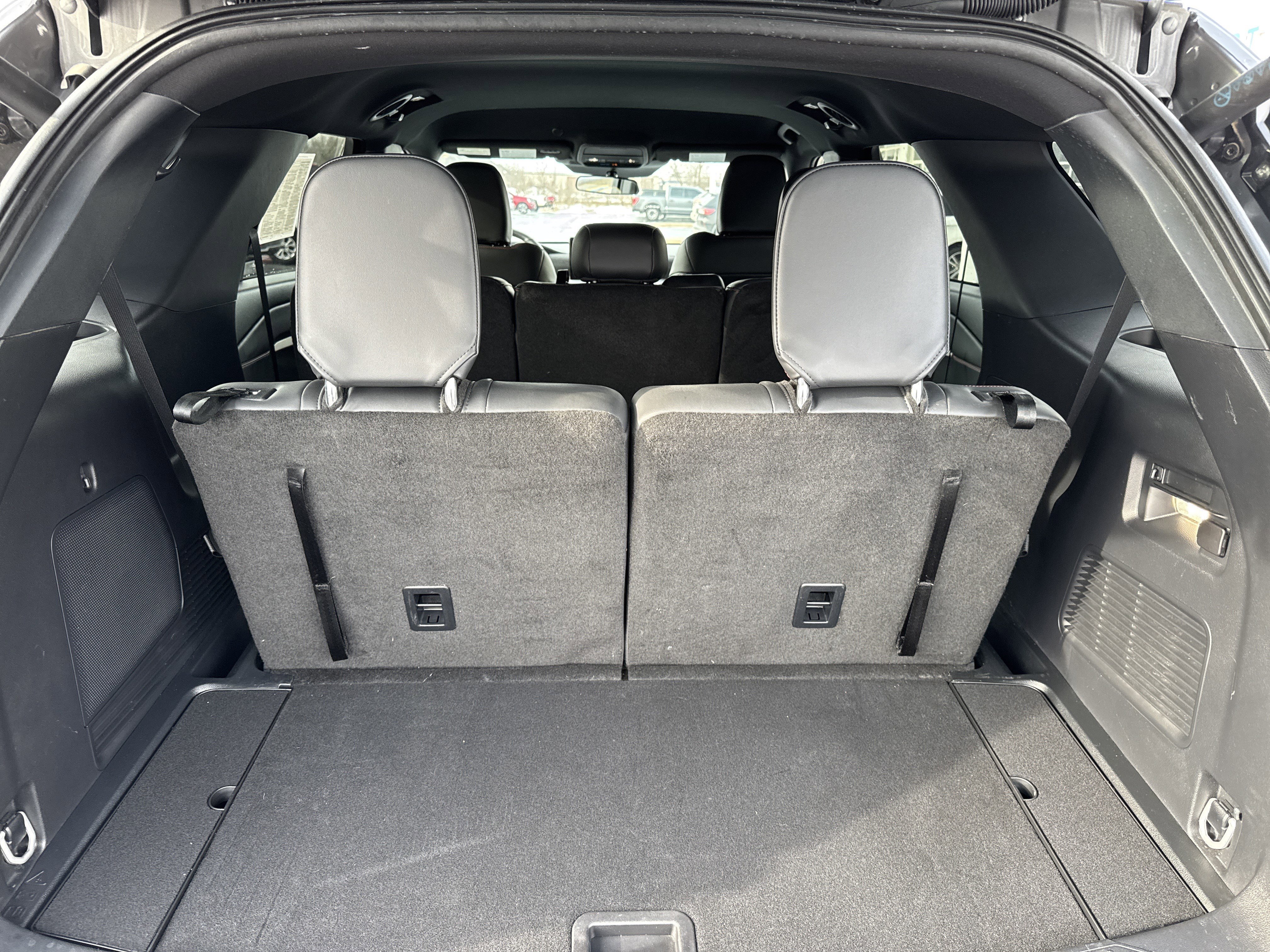 Used 2025 Ford Explorer ST-Line w/ ST-Line Street Pack image 14