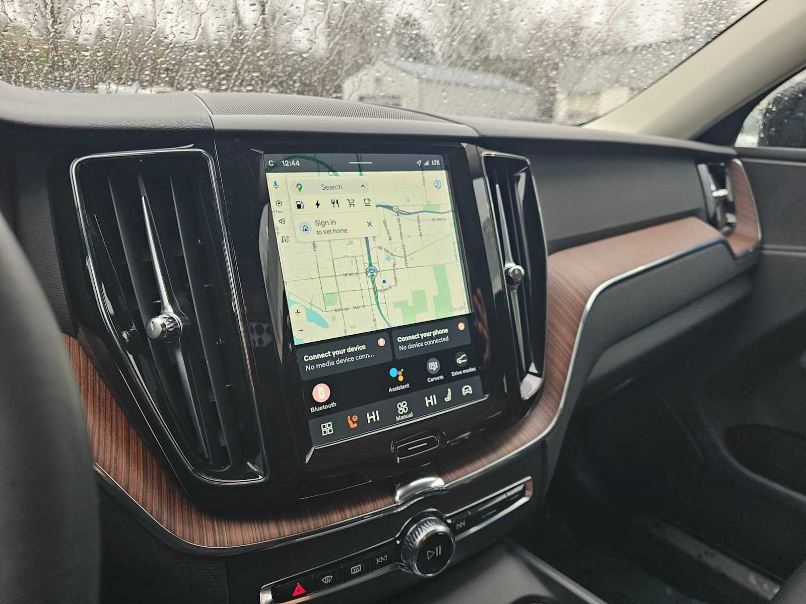 Certified 2024 Volvo XC60 T8 Plus w/ Protection Package Premier image 21