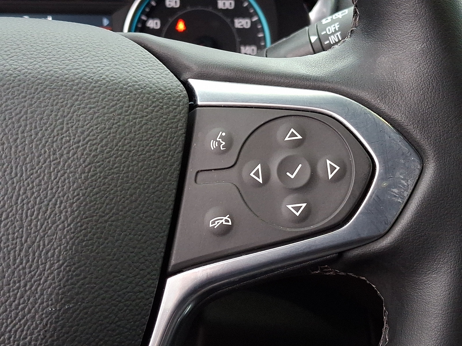 Used 2024 Chevrolet Traverse LT w/ Midnight/Sport Edition AWD/4WD image 24
