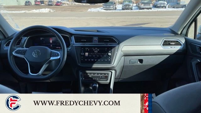 Used 2023 Volkswagen Tiguan SE image 25