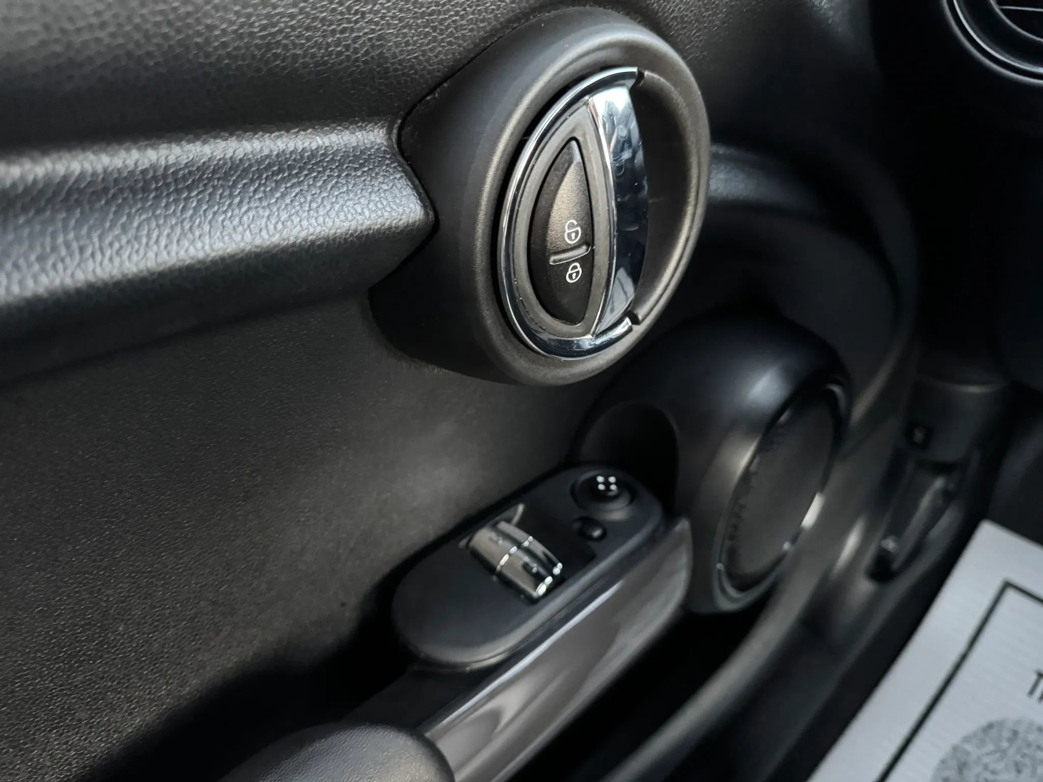 Used 2017 MINI Cooper 2-Door Hardtop image 23