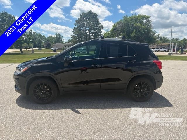 Used 2021 Chevrolet Trax LT w/ Premium Seat Package AWD/4WD image 3