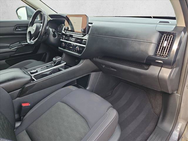 Used 2024 Nissan Pathfinder SV AWD/4WD image 20