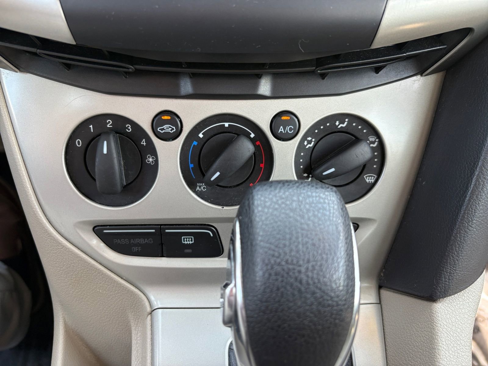 Used 2012 Ford Focus SE FWD image 25