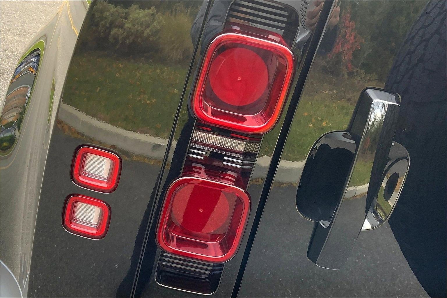 Used 2025 Land Rover Defender 110 S image 28