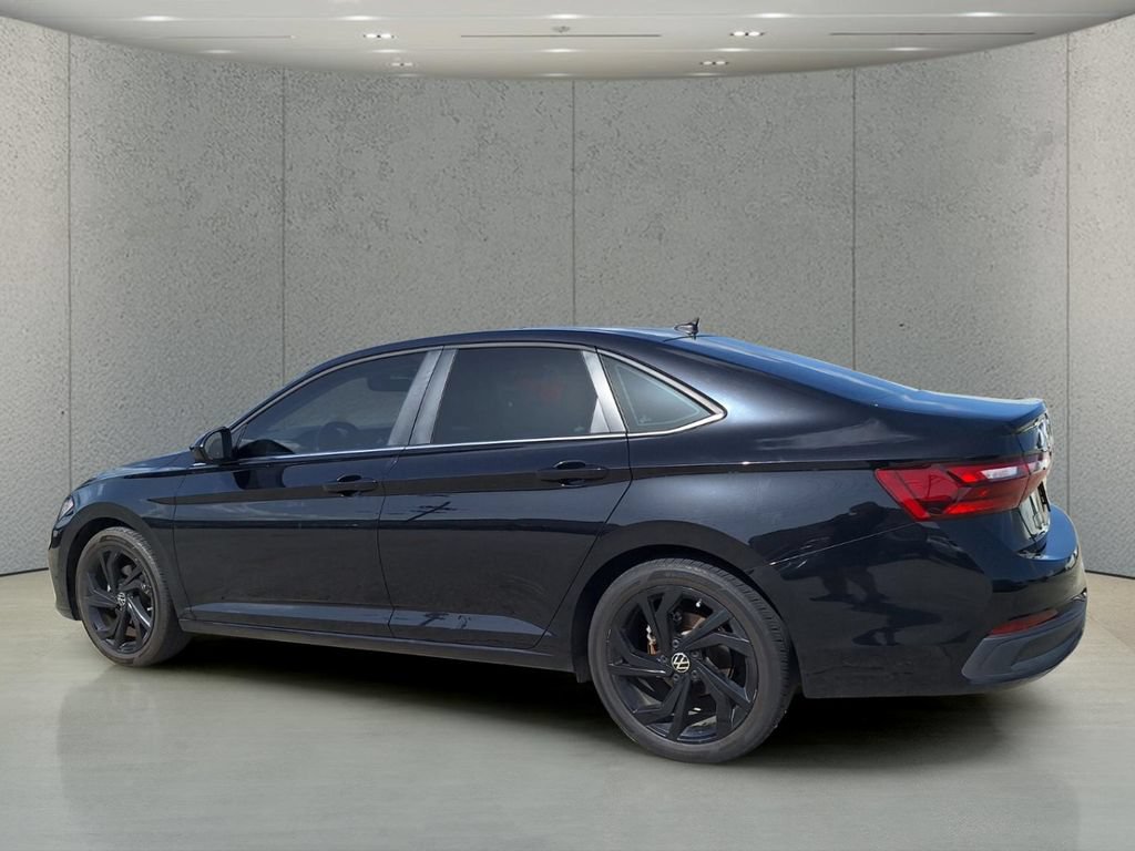 Used 2025 Volkswagen Jetta SE FWD image 7