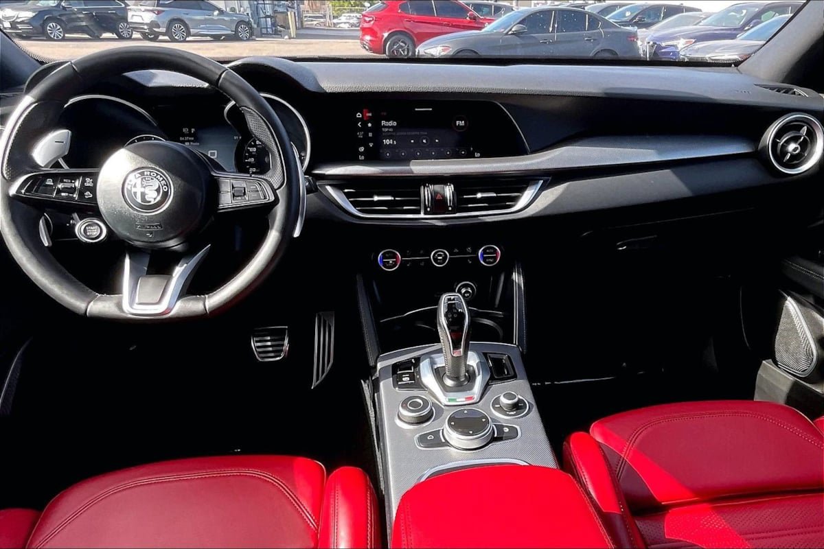 Used 2023 Alfa Romeo Stelvio Veloce AWD/4WD image 12