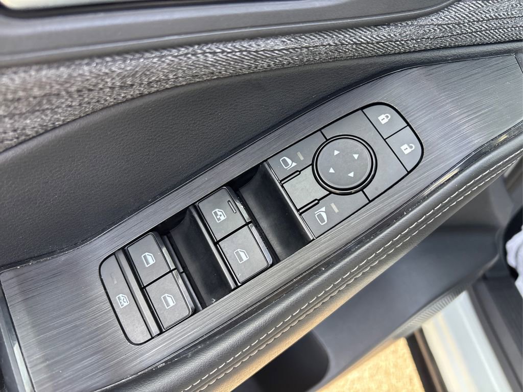 Used 2023 Nissan Rogue SV image 32