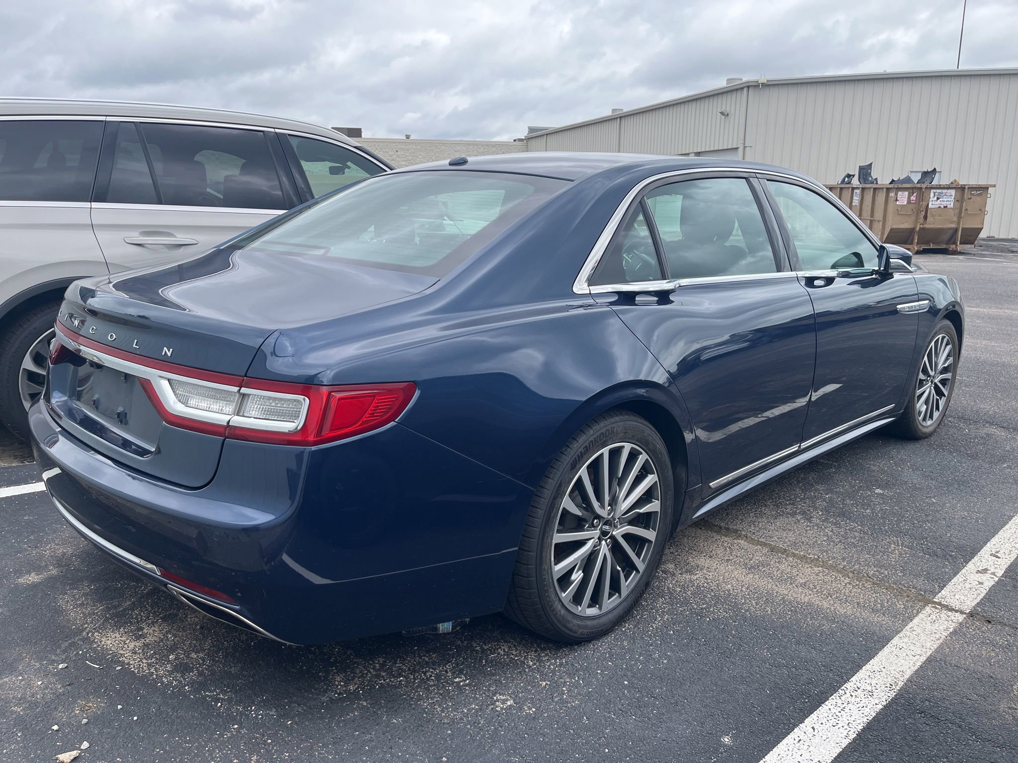 Used 2017 Lincoln Continental Select w/ Climate Package FWD image 6