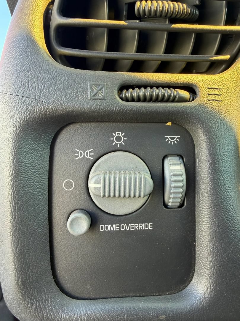 Used 2003 Chevrolet S10 Pickup 2WD Regular Cab image 19