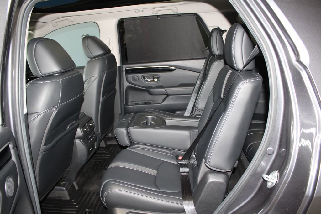 Used 2025 Honda Pilot Touring image 18
