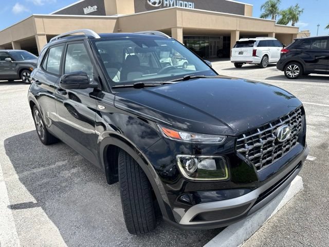 Certified 2022 Hyundai Venue SEL FWD image 3