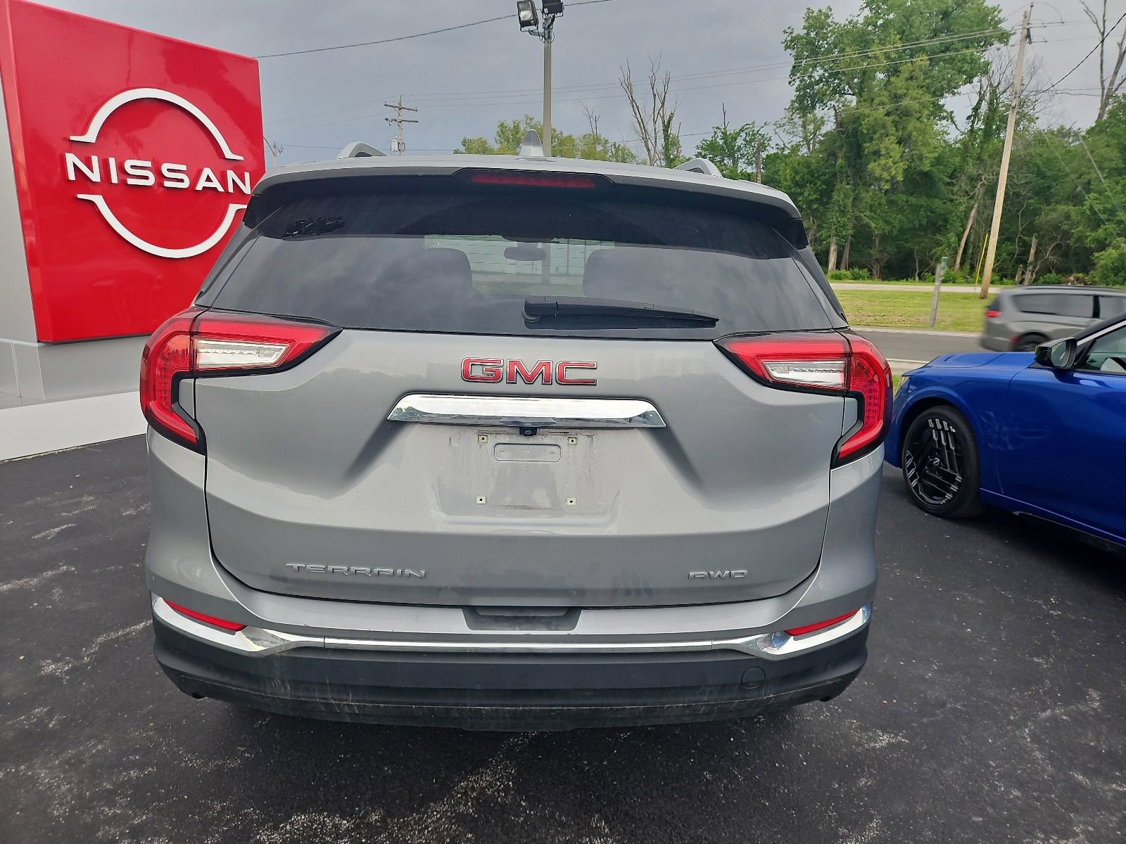 Used 2024 GMC Terrain SLT AWD/4WD image 5