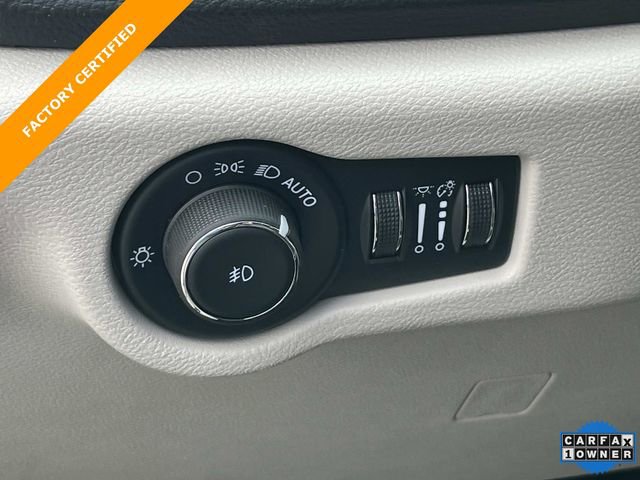 Used 2024 Chrysler Pacifica Limited image 30